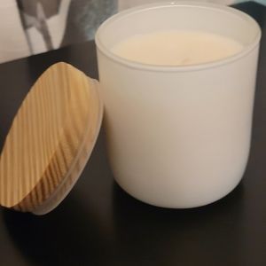 8 oz jar Apples and honey candle with 50 hour burn time